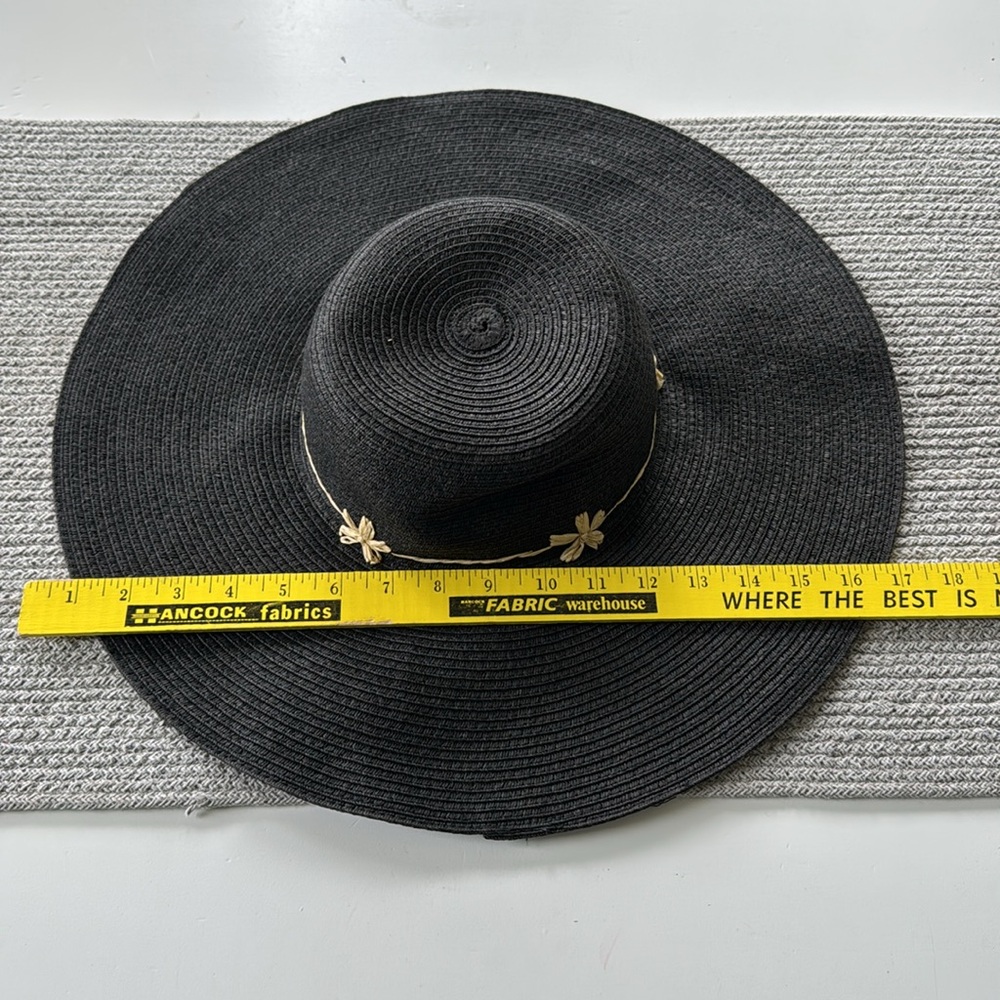 Vintage Black Large Straw Hat with Daisy Flower Detail - Picture 3 of 6